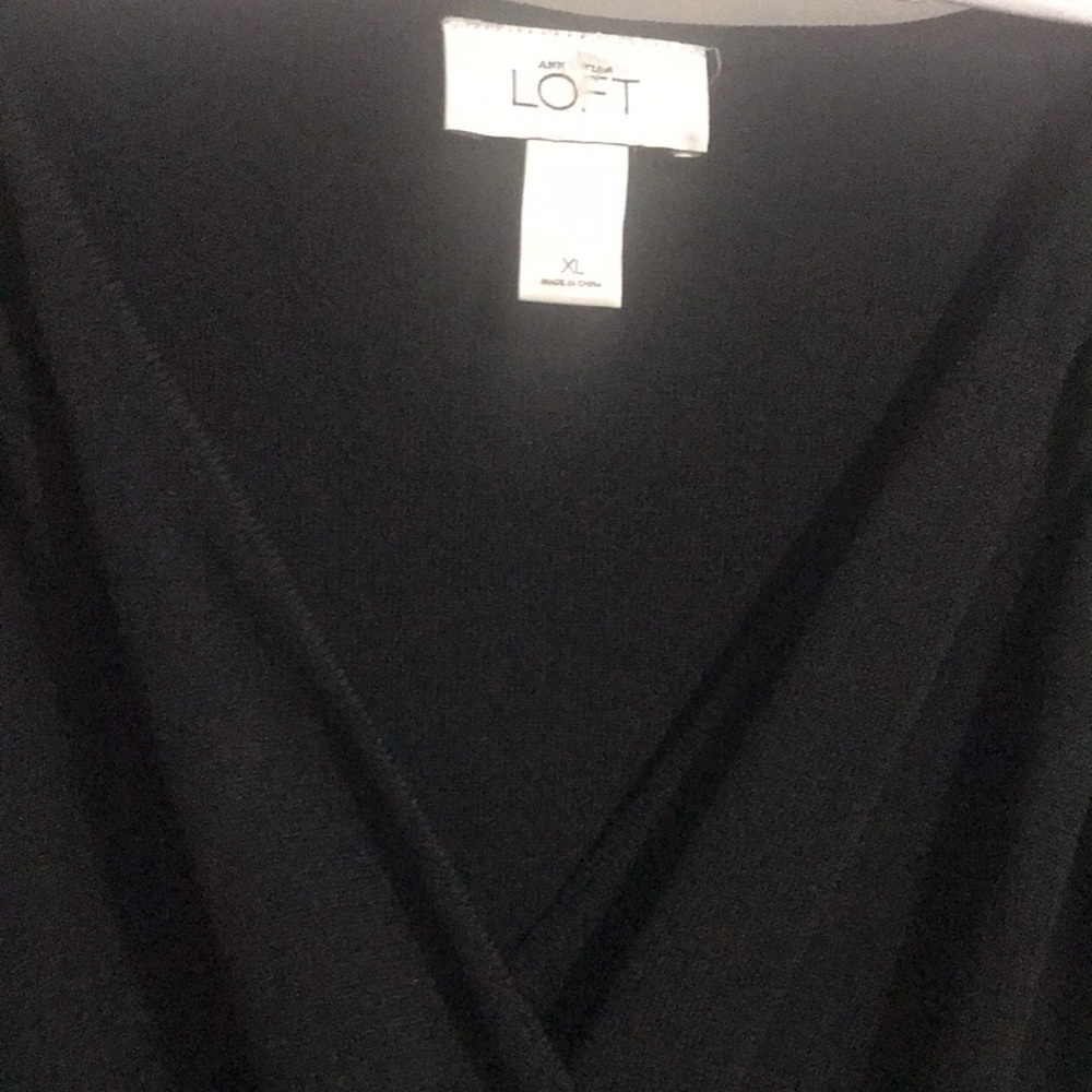 Ann Taylor Lift XL V neck with puff short sleeves rye is a draw string